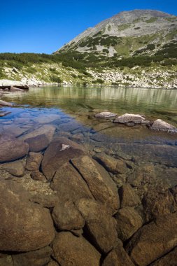 Muhteşem manzarasına Dalgoto (uzun) Gölü, Pirin Dağı