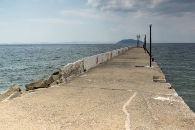 Panoramik manzaralı kıyı şeridi, kasaba Neos Marmaras Sithonia Yarımadası, Chalkidiki, orta Makedonya