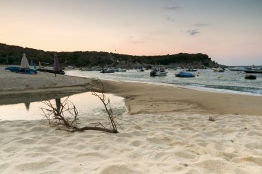 Kalamitsi Beach Sithonia Yarımadası, Chalkidiki, orta Makedonya adlı görünümünü gündoğumu