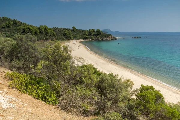 Vista panoramica sulla spiaggia di Agios Georgios nella penisola di Sithonia, Calcidica, Macedonia centrale , — Foto Stock