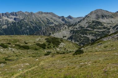 Polezhan tepe ve Strazhite, Pirin Dağı ile muhteşem manzara