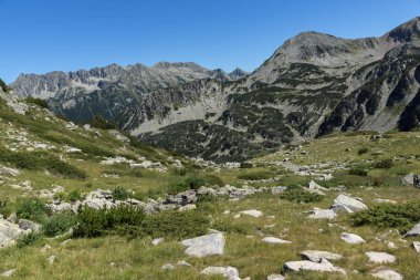Polezhan tepe ve Strazhite, Pirin Dağı ile muhteşem manzara