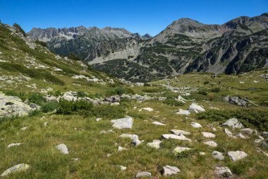 Polezhan tepe ve Strazhite, Pirin Dağı ile muhteşem manzara