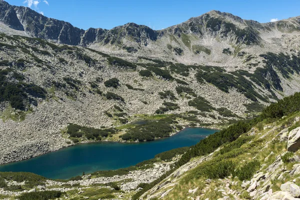 Krajina s jezerem Dalgoto (The Long), pohoří Pirin — Stock fotografie