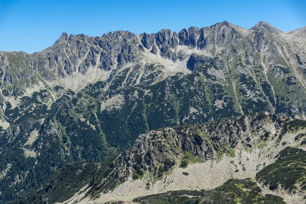 Niesamowity krajobraz z Strazhite, góry Pirin — Zdjęcie stockowe