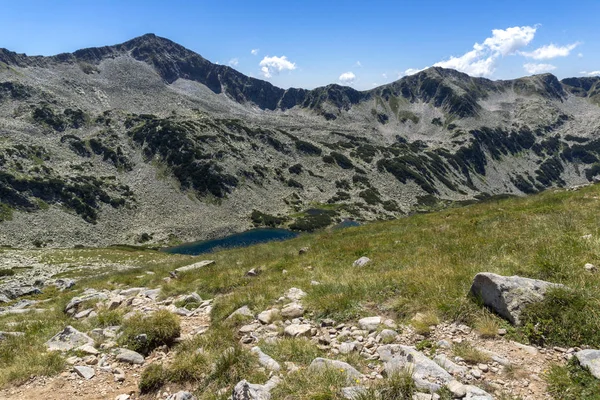 Τοπίο με Dalgoto (The Long) στη λίμνη, βουνό Πιρίν — Φωτογραφία Αρχείου