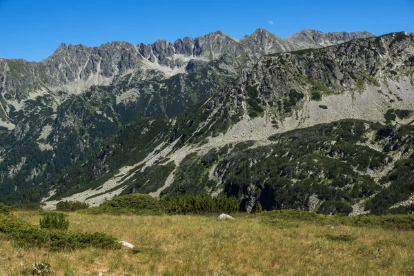 Paisagem incrível com Polezhan Peak e Strazhite, Pirin Mountain — Fotografia de Stock