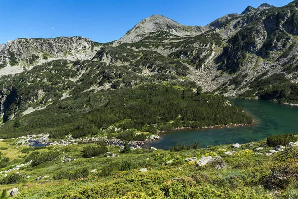 Amazing Landscape dengan Upper Vasilashko danau, Pirin Mountain — Stok Foto
