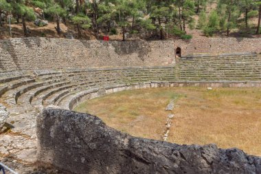 Antik Yunan arkeolojik Delphi stadyumda panoramik manzaralı