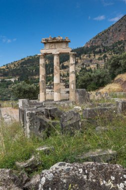 Şaşırtıcı görünümü Athena Pronaia Sanctuary Delphi antik Yunan arkeolojik yerinde ve kalıntılar