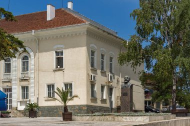 Tsarevo, Bulgaristan - 27 Haziran 2013: Merkezi kare kasaba Tsarevo, Burgaz bölge içinde