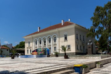 Tsarevo, Bulgaristan - 27 Haziran 2013: Merkezi kare kasaba Tsarevo, Burgaz bölge içinde