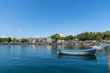 Ahtopol, Bulgaristan - 30 Haziran 2013: Şehir Ahtopol Liman Panoraması