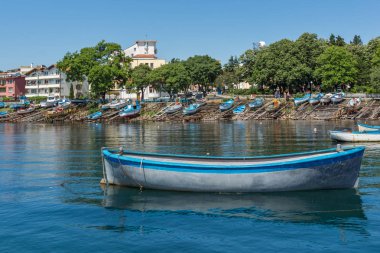 Ahtopol, Bulgaristan - 30 Haziran 2013: Şehir Ahtopol Liman Panoraması