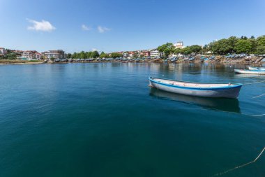 Ahtopol, Bulgaristan - 30 Haziran 2013: Şehir Ahtopol Liman Panoraması