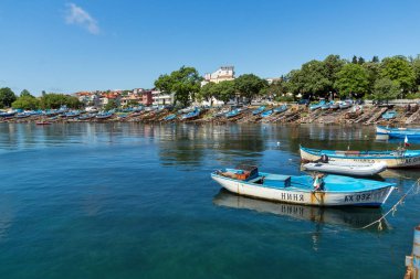 Ahtopol, Bulgaristan - 30 Haziran 2013: Şehir Ahtopol Liman Panoraması