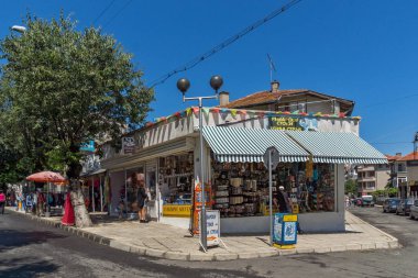 Ahtopol, Bulgaristan - 30 Haziran 2013: Ahtopol şehir, Burgaz bölge tipik sokağa