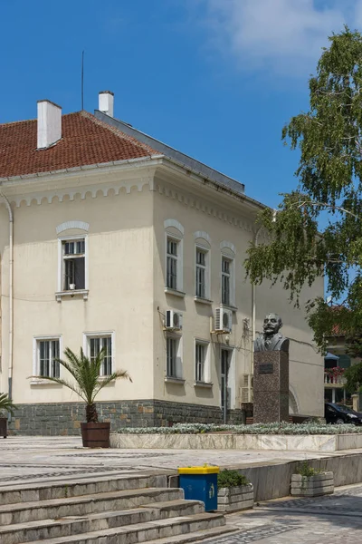 Tsarevo, Bulgaristan - 27 Haziran 2013: Merkezi kare kasaba Tsarevo, Burgaz bölge içinde