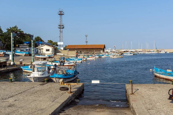 TSAREVO, BULGARIA - JUNE 29, 2013:  Old boat at the port town of Tsarevo — Stock Photo, Image