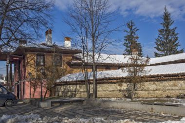 Koprivshtitsa, Bulgaristan - 13 Aralık 2013: Kış eski evi tarihi şehir, Koprivshtitsa içinde Sofia Region görüntülemek