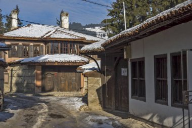 Koprivshtitsa, Bulgaristan - 13 Aralık 2013: Kış eski evi tarihi şehir, Koprivshtitsa içinde Sofia Region görüntülemek