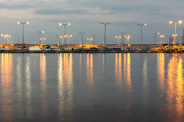 Noční krajina port a beach Chernomorets, Bulharsko — Stock fotografie