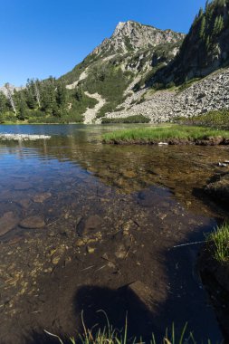Balık Vasilashko Gölü, Pirin Dağı ile muhteşem manzara