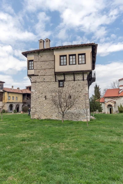 Incredibile vista della torre medievale di Angel Voivode nel Monastero di Arapovo di Santa Nedelya, regione di Plovdiv — Foto Stock