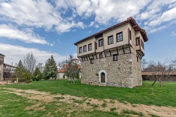 Incredibile vista della torre medievale di Angel Voivode nel Monastero di Arapovo di Santa Nedelya, regione di Plovdiv — Foto Stock