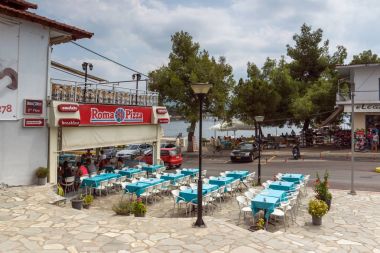 Chalkidiki, orta Makedonya, Yunanistan - 25 Ağustos 2014: Neos Marmaras Sithonia Yarımadası, Chalkidiki, orta Makedonya, panoramik manzaralı