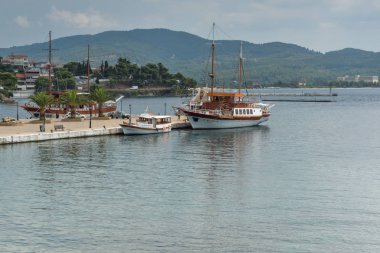 Chalkidiki, orta Makedonya, Yunanistan - 25 Ağustos 2014: Neos Marmaras Sithonia Yarımadası, Chalkidiki, orta Makedonya, panoramik manzaralı