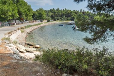 Chalkidiki, orta Makedonya, Yunanistan - 25 Ağustos 2014: Deniz manzarası Spalathronisia beach adlı Sithonia Yarımadası, Chalkidiki, orta Makedonya