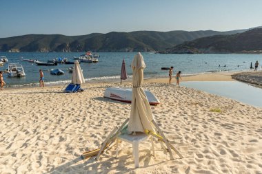 Chalkidiki, orta Makedonya, Yunanistan - 25 Ağustos 2014: Deniz manzarası Kalamitsi beach adlı Sithonia Yarımadası, Chalkidiki, orta Makedonya