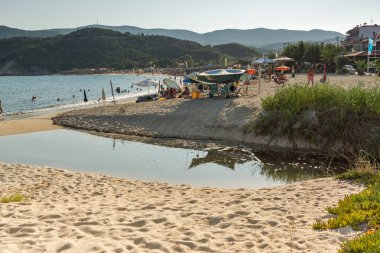 Chalkidiki, orta Makedonya, Yunanistan - 25 Ağustos 2014: Deniz manzarası Kalamitsi beach adlı Sithonia Yarımadası, Chalkidiki, orta Makedonya