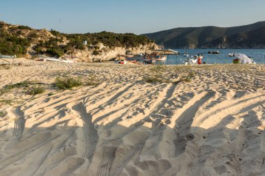 Chalkidiki, orta Makedonya, Yunanistan - 25 Ağustos 2014: Deniz manzarası Kalamitsi beach adlı Sithonia Yarımadası, Chalkidiki, orta Makedonya
