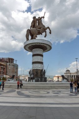 Skopje, Makedonya - 13 Mayıs 2017: Üsküp şehir merkezi ve İskender büyük anıt