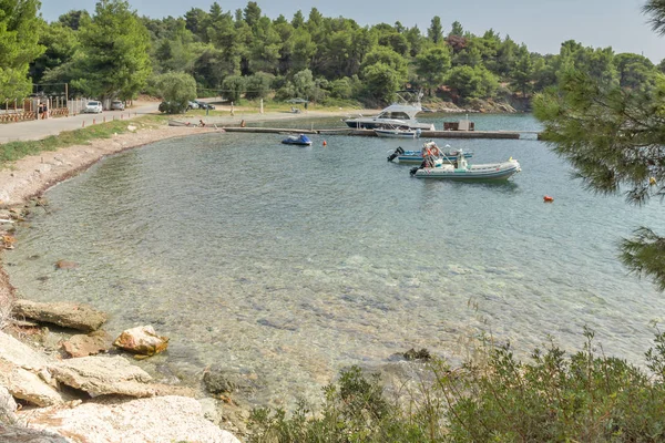 Chalkidiki, orta Makedonya, Yunanistan - 25 Ağustos 2014: Deniz manzarası Spalathronisia beach adlı Sithonia Yarımadası, Chalkidiki, orta Makedonya