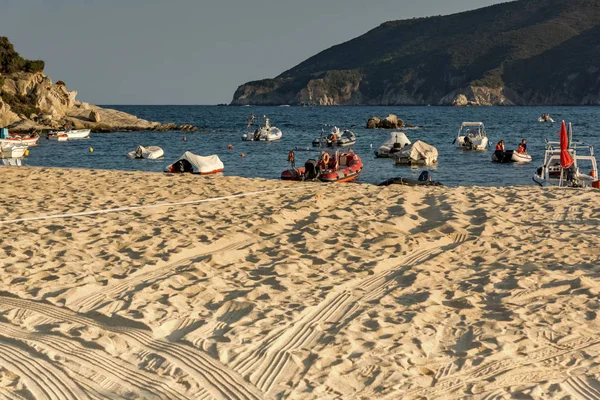 Chalkidiki, orta Makedonya, Yunanistan - 25 Ağustos 2014: Deniz manzarası Kalamitsi beach adlı Sithonia Yarımadası, Chalkidiki, orta Makedonya — Stok fotoğraf