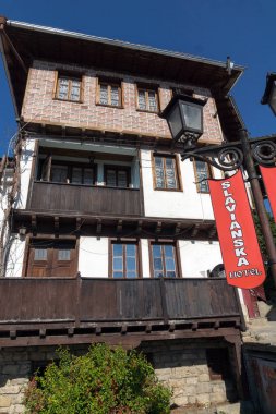 Veliko Tarnovo, Bulgaristan - 11 Nisan 2017: Eski şehir şehir Veliko Tarnovo, evlerde