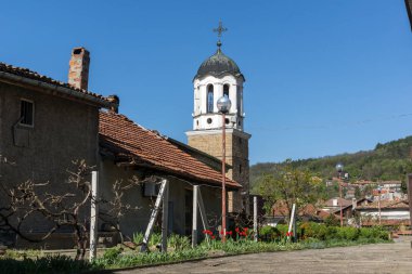 Veliko Tarnovo, Bulgaristan - 11 Nisan 2017: St. Nicholas Kilisesi Veliko Tarnovo şehir içinde