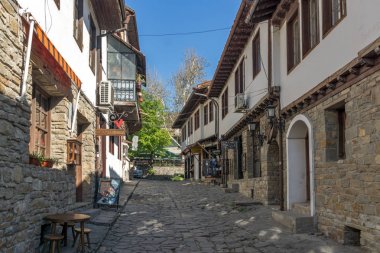 Veliko Tarnovo, Bulgaristan - 11 Nisan 2017: Eski şehir şehir Veliko Tarnovo, evlerde