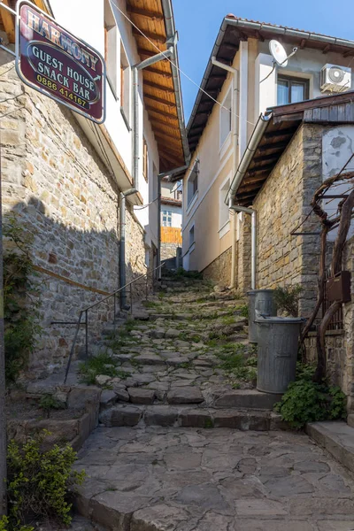 Veliko Tarnovo, Bulgaristan - 11 Nisan 2017: Eski şehir şehir Veliko Tarnovo, evlerde — Stok fotoğraf