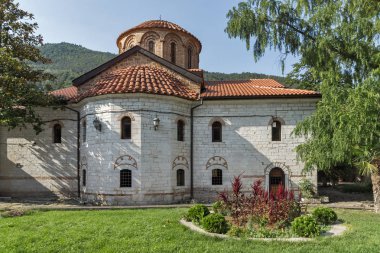 Bachkovo Manastırı, Bulgaristan - 23 Ağustos 2017: Panoramik Ortaçağ Bachkovo Manastırı,