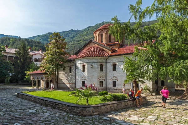 Baczkowie klasztor, Bułgaria - 23 sierpnia 2017: Panoramę średniowiecznej w Baczkowie, — Zdjęcie stockowe