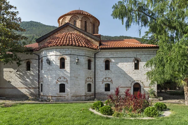 Bachkovo Manastırı, Bulgaristan - 23 Ağustos 2017: Panoramik Ortaçağ Bachkovo Manastırı,