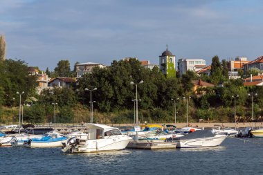 Chernomorets, Bulgaristan - 16 Ağustos 2017: Chernomorets bağlantı noktası, Burgaz bölge, muhteşem deniz manzarası