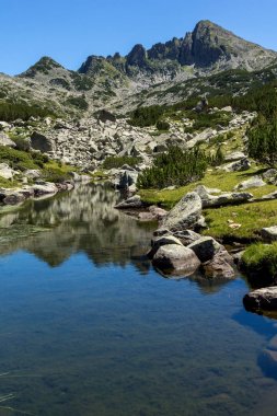 Büyük Valyavishko Gölü ve Dzhangal tepe, Pirin Dağı ile muhteşem manzara