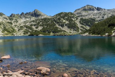 Büyük Valyavishko Gölü ve Dzhangal tepe, Pirin Dağı ile muhteşem manzara