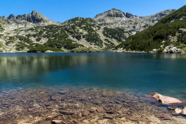Büyük Valyavishko Gölü ve Dzhangal tepe, Pirin Dağı ile muhteşem manzara