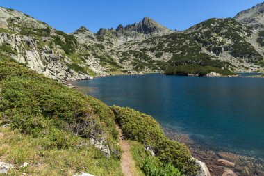 Büyük Valyavishko Gölü ve Dzhangal tepe, Pirin Dağı ile muhteşem manzara